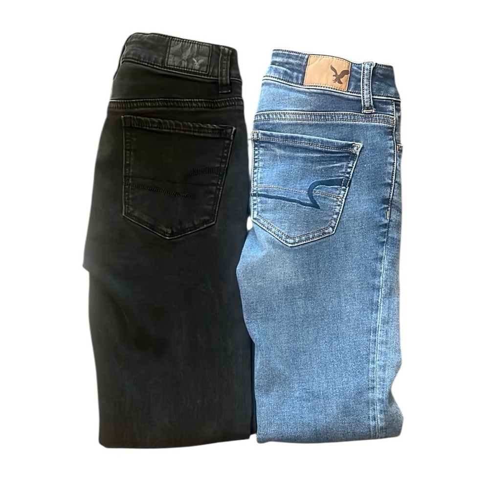 2 Women’s American Eagle jeans